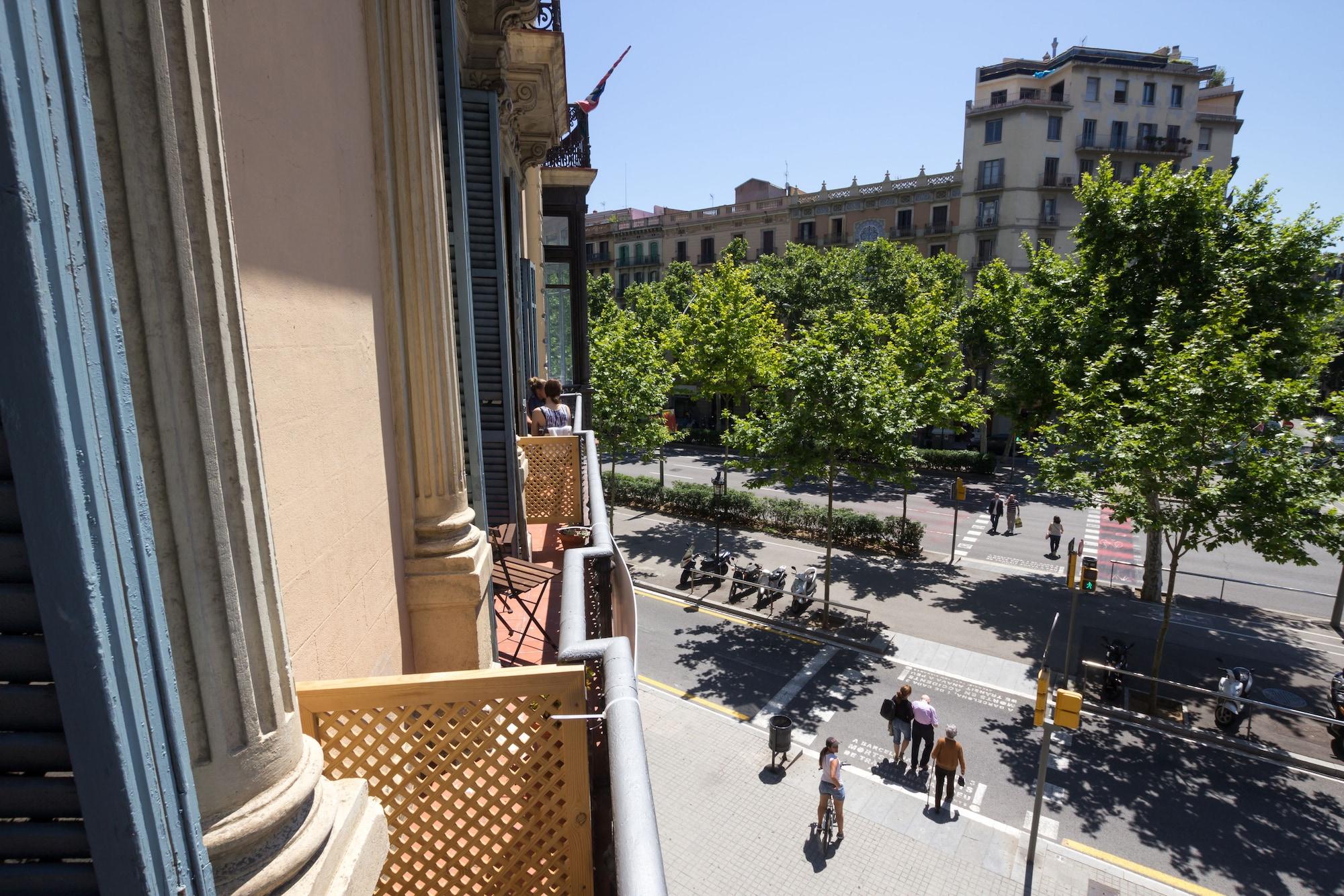 Отель Hostalin Barcelona Gran Via Экстерьер фото